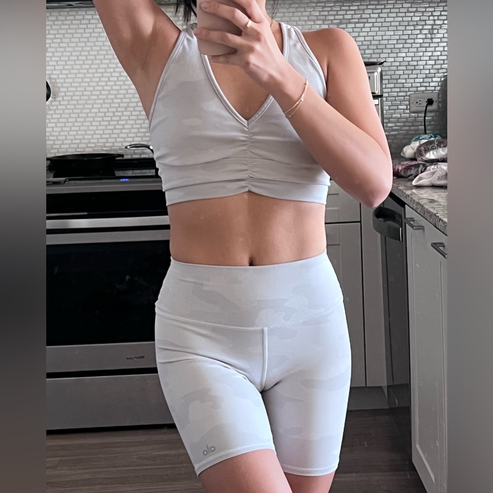 ALO Yoga Light Gray Leggings